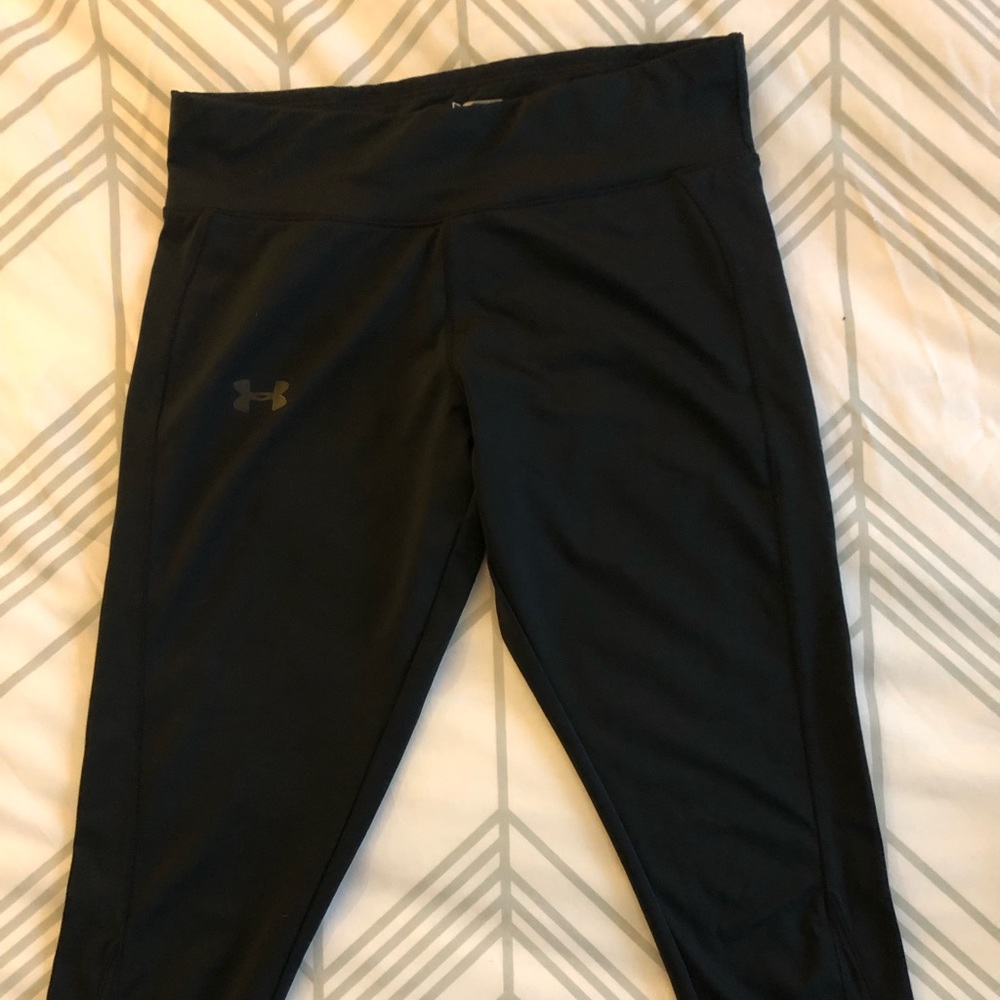 Under Armour black workout crop with blue detail